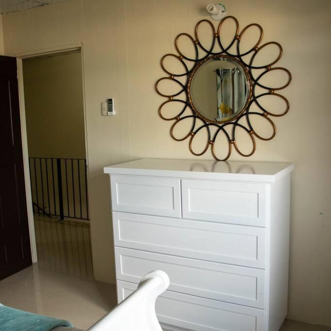 Villa Travelholics Getaways Piarco Exterior foto