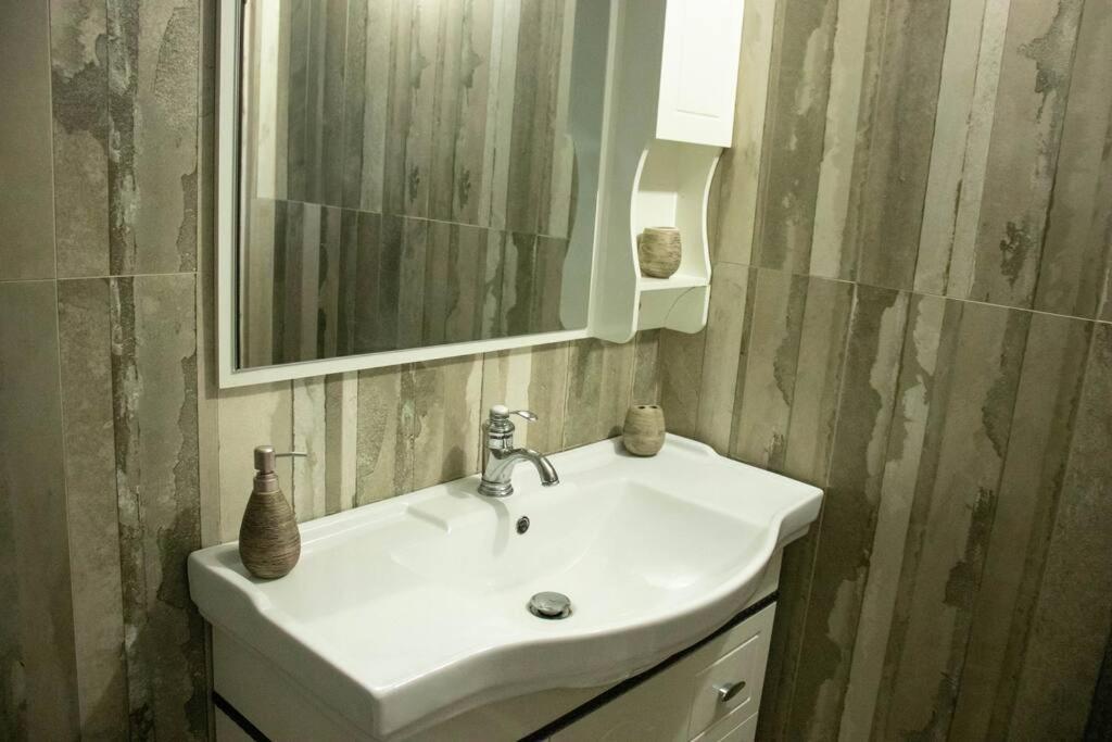 Villa Travelholics Getaways Piarco Exterior foto