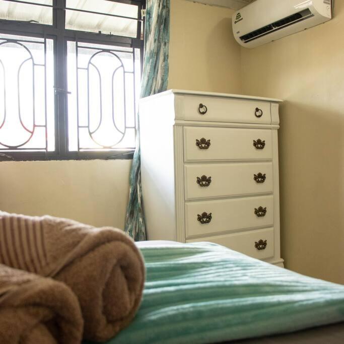 Villa Travelholics Getaways Piarco Exterior foto