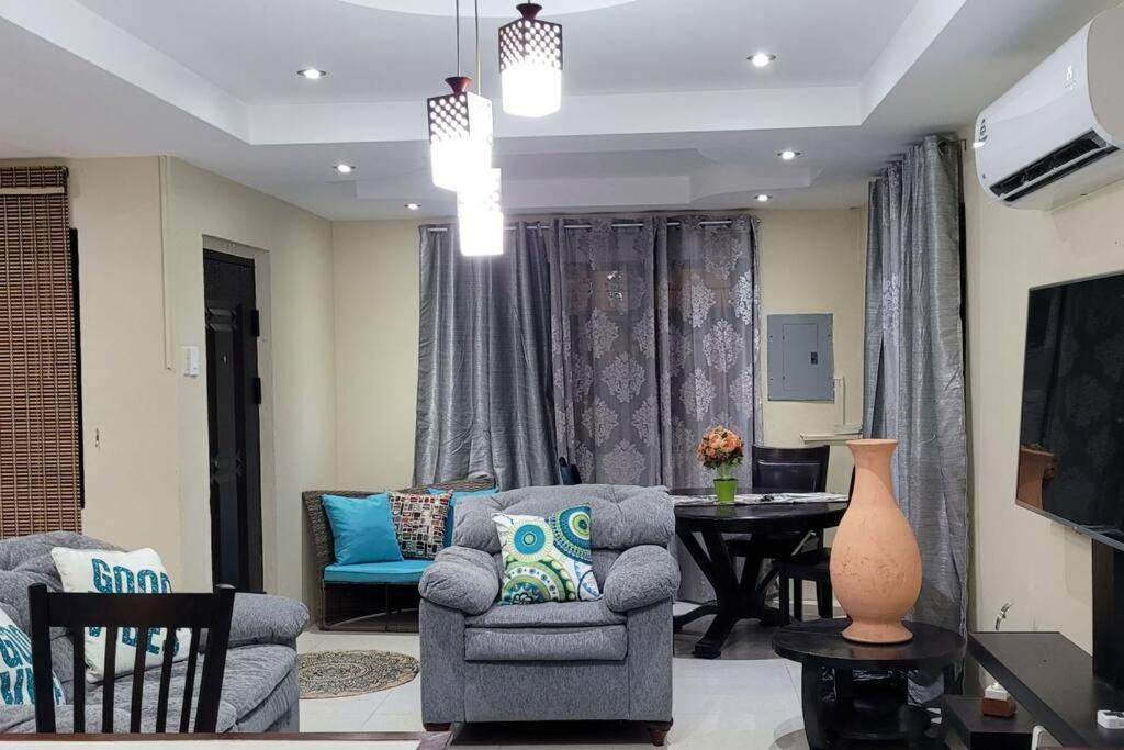 Villa Travelholics Getaways Piarco Exterior foto