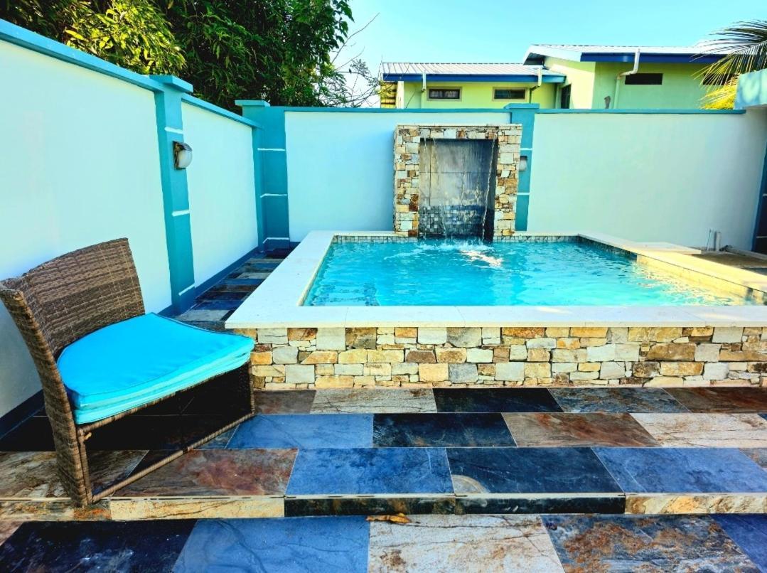 Villa Travelholics Getaways Piarco Zimmer foto